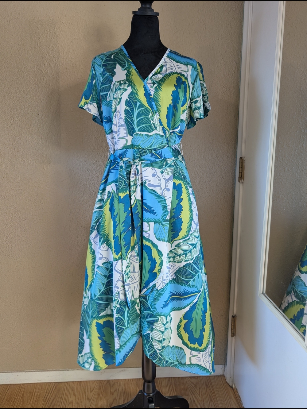 Sofia Jeans by Sofia Vergara Belted Faux Wrap Dress - Tropical Leaf - NWT - M